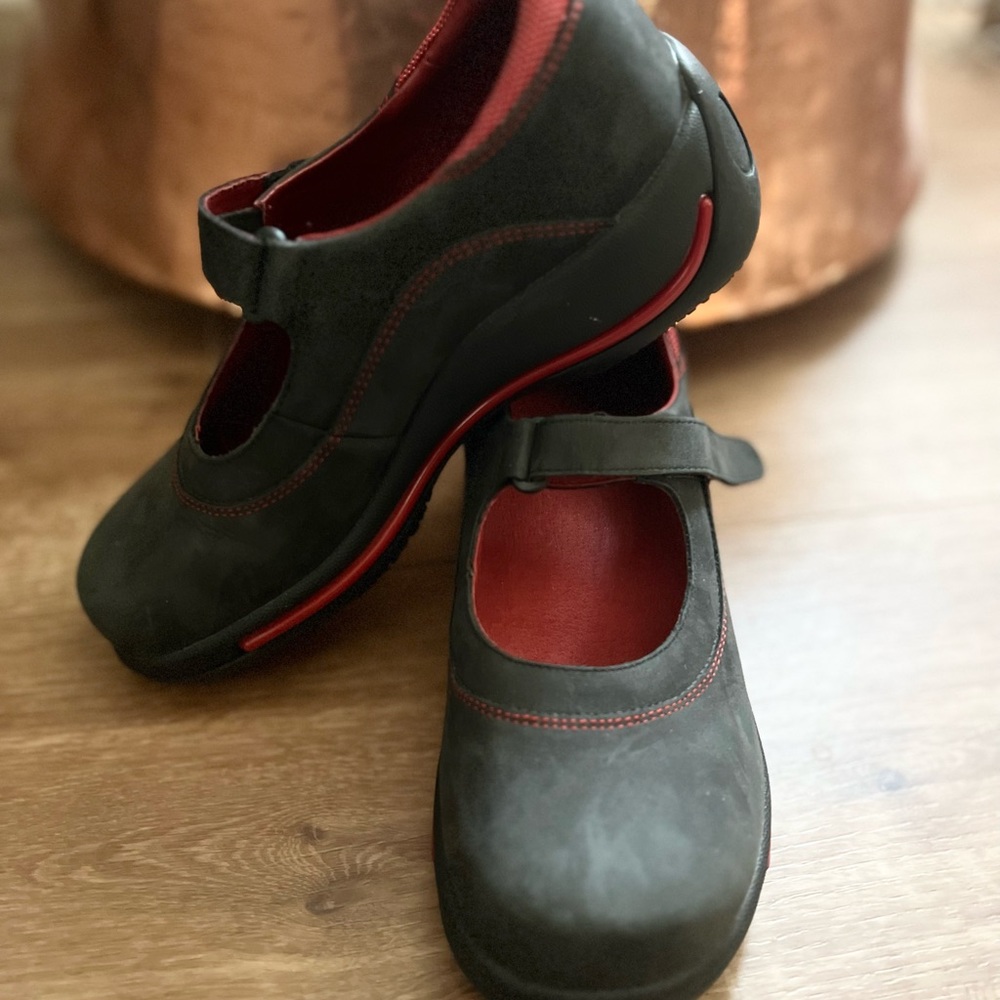 Dansko Mary Jane Black and Red rim Shoes.  New without box.  Size 36